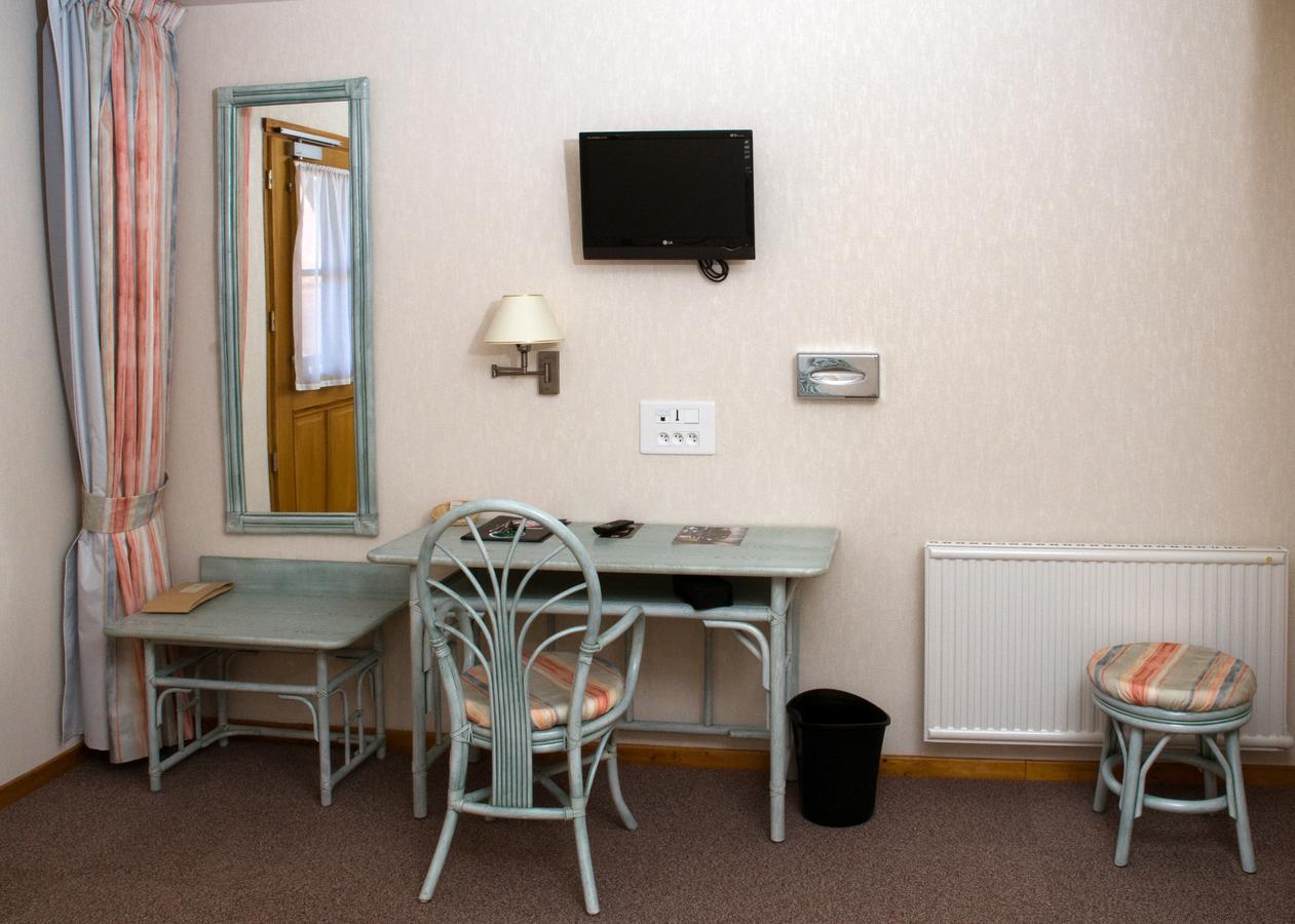 Hotel De Normandie Conches-en-Ouche ภายนอก รูปภาพ