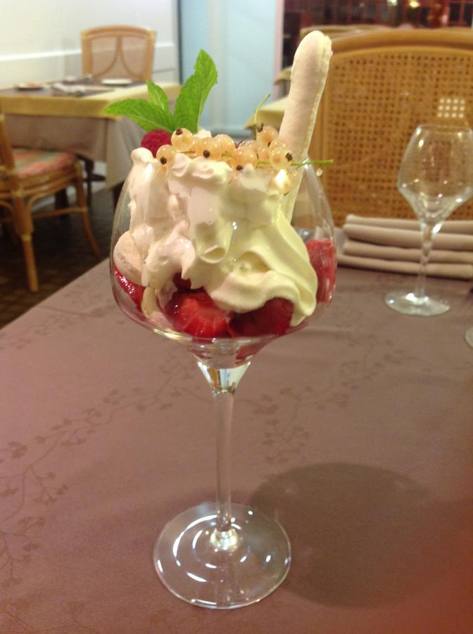 Hotel De Normandie Conches-en-Ouche ภายนอก รูปภาพ