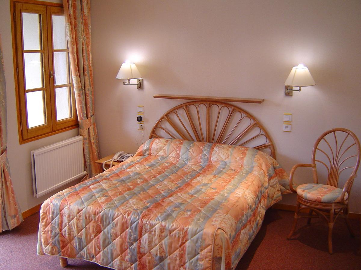 Hotel De Normandie Conches-en-Ouche ภายนอก รูปภาพ